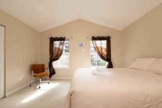 3BR 2BA Surrey Home | Quiet & Convenient - Surrey - 6
