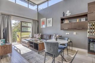 This 3rd-floor apartment boasts immaculate sunset views! - Joanesburgo - 6