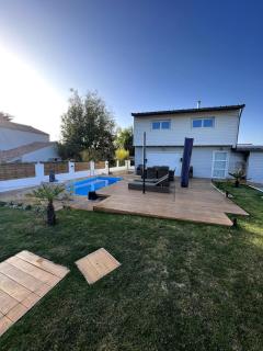 Maison charmante avec piscine - 6 personnes - proche mer - 7