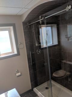Private SweetSuite 1 Bdrm Bathroom mini-kitchen - Kamloops - 8