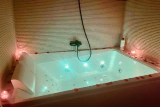 Studio romantique avec baignoire balnéothérapie duo et jardin proche de Colmar et Kaysersberg pour 2 personnes - Lapoutroie - 0