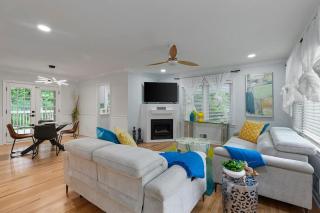Bright Stylish Tranquil Hideaway with Cozy Porch Swing - Atlanta - 0
