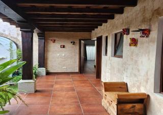 Charming Colonial - Hot Tub - Walk to Antigua Ctr - 2