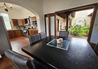 Charming Colonial - Hot Tub - Walk to Antigua Ctr - 1