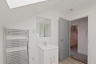 Modern town centre apartment - Bishops Stortford - 2