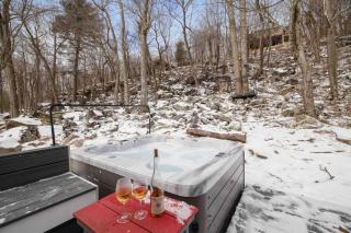 Husky Hideaway-hot Tub, 1 Mile Lake & Ski - Lake Harmony - 7