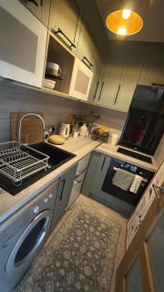 Milton Keynes Central Flat with Full Kitchen, Large Bed, Park View & Lots of Parking by MK City Centre, Shops, Malls, Restaurants, Attractions, Near Hospital SELF-CHECKIN Apartment - Milton Keynes - 4