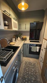 Milton Keynes Central Flat with Full Kitchen, Large Bed, Park View & Lots of Parking by MK City Centre, Shops, Malls, Restaurants, Attractions, Near Hospital SELF-CHECKIN Apartment - Milton Keynes - 9