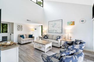 Relax in Style Walk to Beach from Treetops Villa - 8