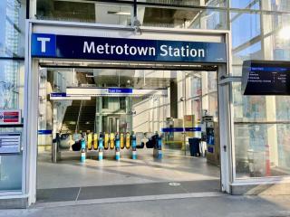Metrotown busy area 1B1B - Burnaby - 6