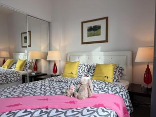 Metrotown busy area 1B1B - Burnaby - 3
