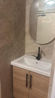 Milton Keynes Central Flat with Full Kitchen, Large Bed, Park View & Lots of Parking by MK City Centre, Shops, Malls, Restaurants, Attractions, Near Hospital SELF-CHECKIN Apartment - Milton Keynes - 5