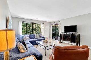 Walk to the Beach from Your Springwood Villa Retreat - 9