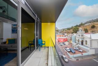Stylish Loft at 117 on Strand with Balcony Views - 9