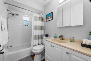 Private retreat sleeps 6 with oversized heated pool! - Venice - 9