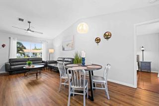 Private retreat sleeps 6 with oversized heated pool! - Venice - 8