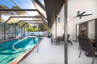 Private retreat sleeps 6 with oversized heated pool! - Venice - 5