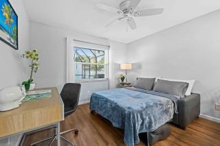 Private retreat sleeps 6 with oversized heated pool! - Venice - 3