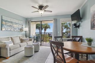 Wake Up to Waves Oceanfront Seaside Villa - Hilton Head Island - 8