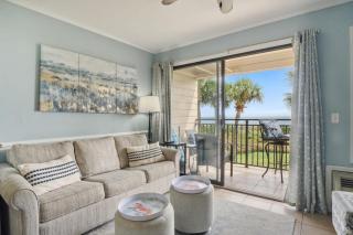 Wake Up to Waves Oceanfront Seaside Villa - Hilton Head Island - 3