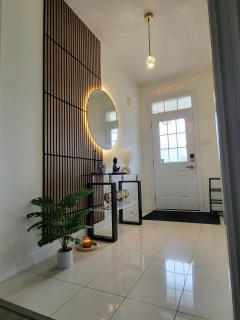 Beautiful Family Suites - Master Bedroom - Niagara Falls - 7