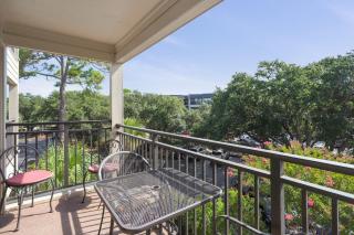 Seaside Villa with Ocean Views & Balcony Bliss - Hilton Head Island - 2
