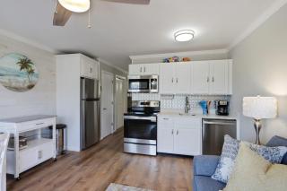 Seaside Villa with Ocean Views & Balcony Bliss - Hilton Head Island - 5