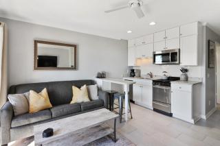 Soak Up the Ocean Air Seaside Villa Stay Near the Sand - 9