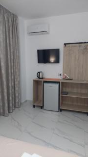 HILLSIDE Guesthouse - Ksamil - 8