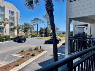 Seaside Villa with Ocean Peeks & Balcony Breezes - Hilton Head Island - 8