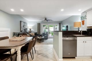 Stylish Beach Retreat Walk to the Sand from Beach Club Villa - Hilton Head Island - 2