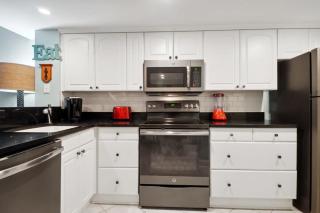 Stylish Beach Retreat Walk to the Sand from Beach Club Villa - Hilton Head Island - 1