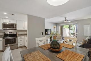 Coastal Charm & Convenience Beach Club Villa Near the Shore - Hilton Head Island - 5