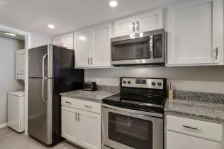 Coastal Charm & Convenience Beach Club Villa Near the Shore - 3