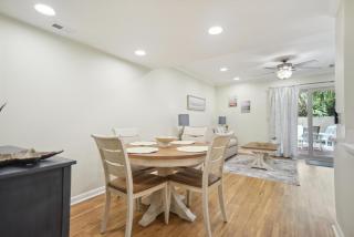 Beachy & Beautiful Renovated Villa Just Steps from the Ocean - Hilton Head Island - 6