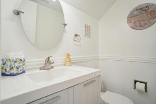 Beachy & Beautiful Renovated Villa Just Steps from the Ocean - Hilton Head Island - 1