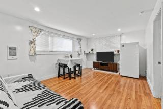 Cozy 2BR Suite Near White Rock Beach - Surrey - 4