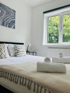 Hospital Gem! 3 beds, high speed wifi, dedicated workspace, private parking - Southampton - 8