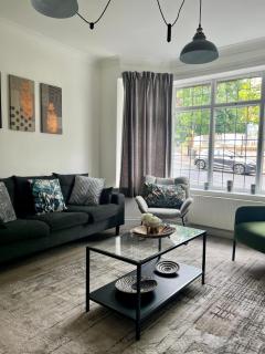 Hospital Gem! 3 beds, high speed wifi, dedicated workspace, private parking - Southampton - 2