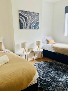 Hospital Gem! 3 beds, high speed wifi, dedicated workspace, private parking - Southampton - 7