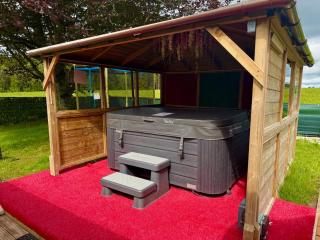 FINN VILLAGE "Raspberry Cottage" Private Garden, 6-seater HOT TUB, Firepit & Pizza Stove - Drymen - 3