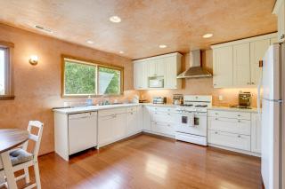 Near Golf, Trails and Parks Lush Pinole Retreat - Pinole - 3