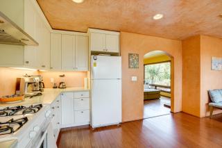 Near Golf, Trails and Parks Lush Pinole Retreat - Pinole - 2