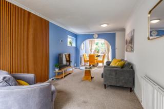 4 BR House With Parking Near City Centre By Trinity Stays Short Lets & Serviced Accommodation Cambridge - Cambridge - 9
