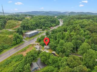 Green Gables Getaway-Across from Dollywood 2BR2BA Cabin Hot Tub Fireworks Views - Pigeon Forge - 7