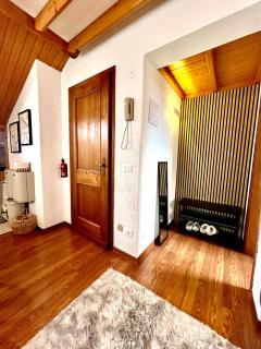 Tana Bianconiglio - Between the center and the lake - 2