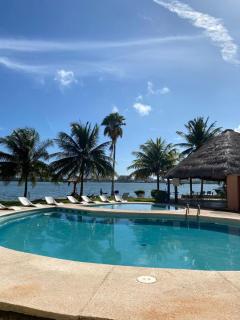 Casa hermosa en zona hotelera frente laguna - Cancún - 1