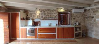 Authentic Stone House - Vis - 5