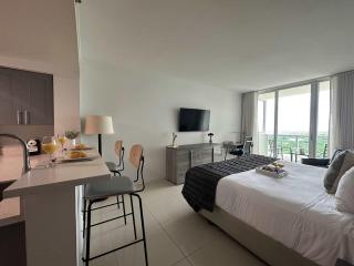 MVR - Gorgeous Views and Refined Living Spaces - 6