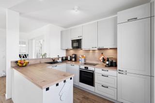 Rügenzauber Reetdachhaus mit Sauna u Kamin Strandnähe Garten - Dranske - 6